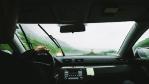 8 cuidados que se deve ter ao dirigir na chuva